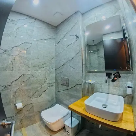Nuanti 酒店 贾尔